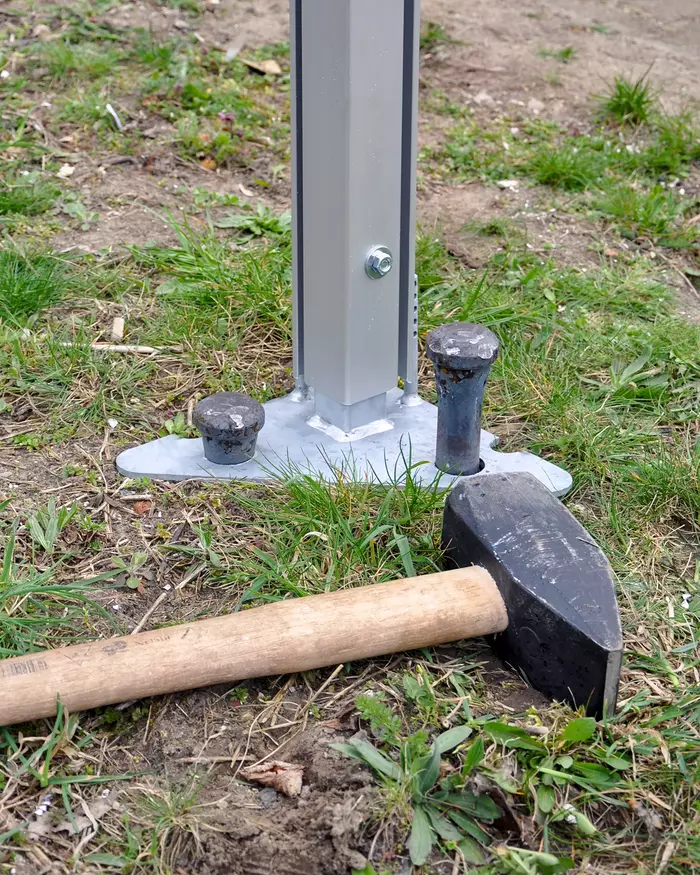 Partyzelt mit Erdnagelverankerung